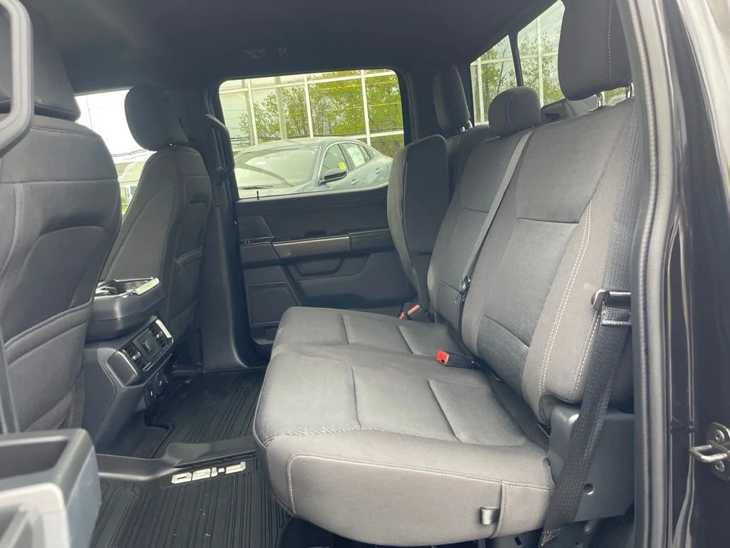 Used 2023 Black Ford XLT image 19