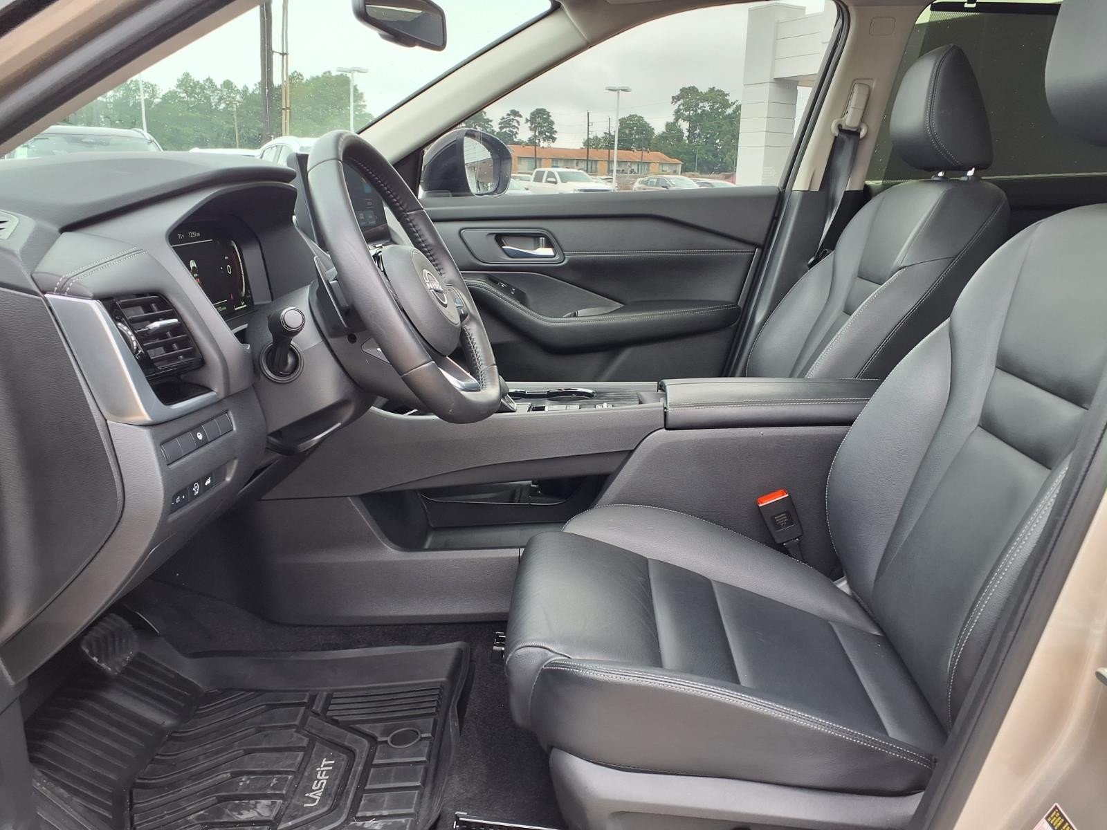 2024 Nissan Rogue SL Silver at Robbins Nissan