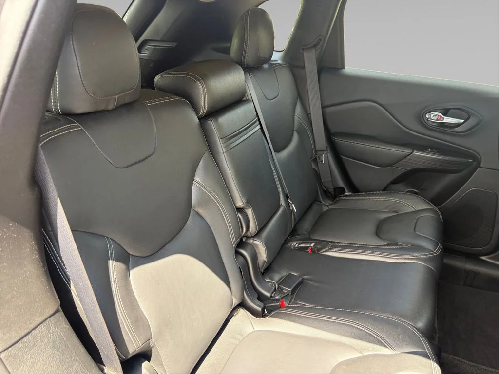 Used 2015 Gray Jeep Latitude image 16