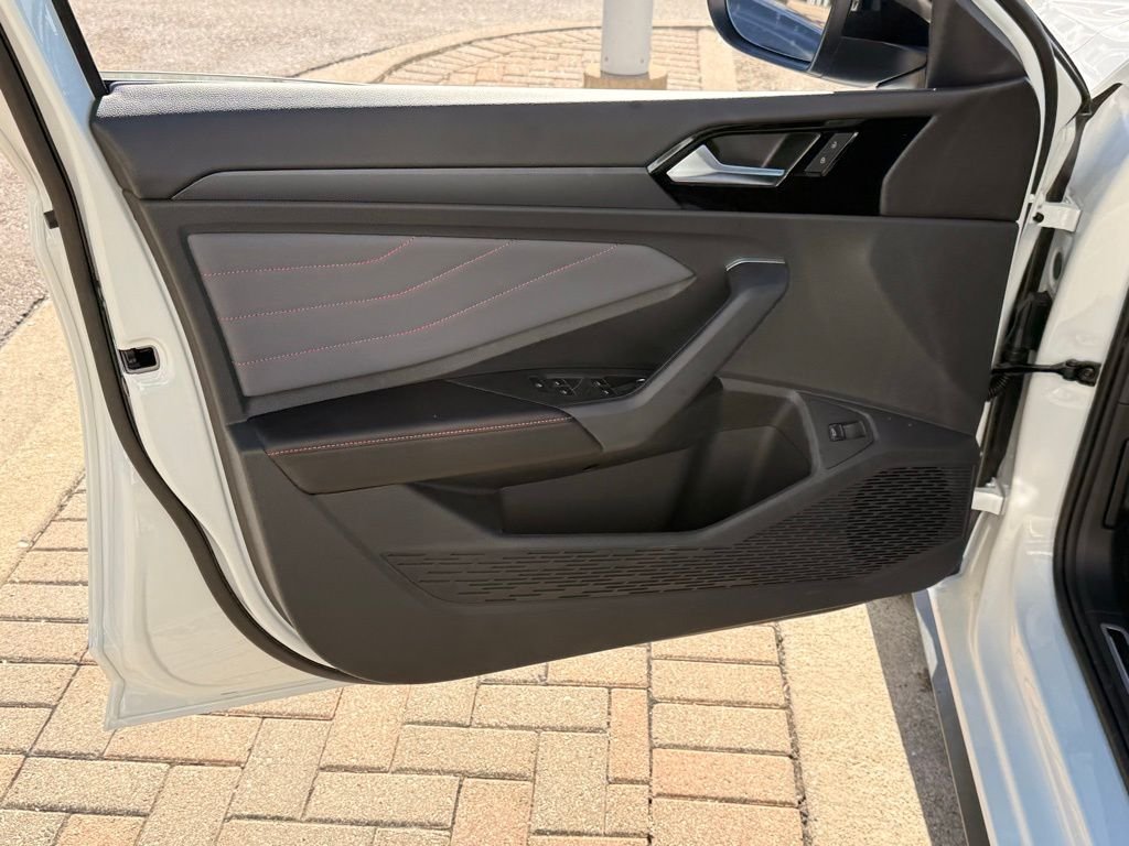 New 2026 Pure White W/Deep Black Roof Volkswagen 2.0T Autobahn image 8