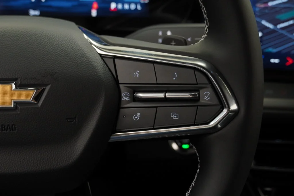 New 2027 Summit White Chevrolet LT image 20
