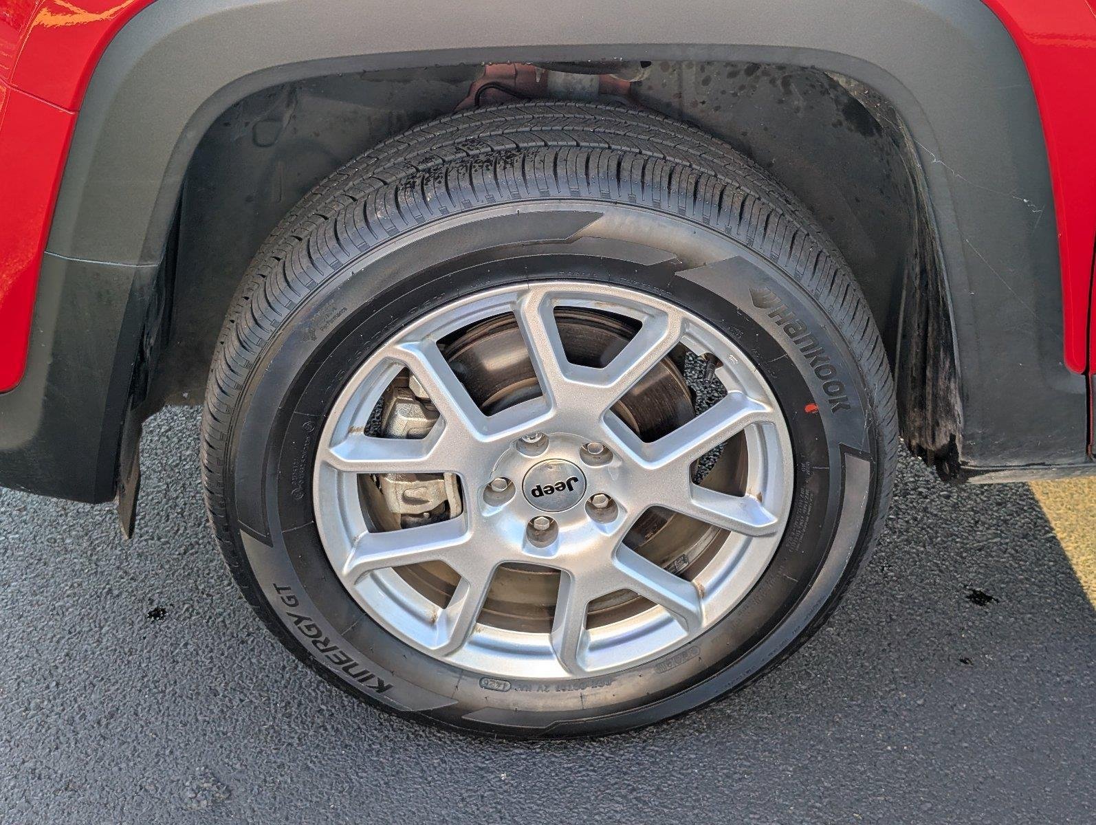 Used 2023 Colorado Red Clearcoat Jeep Latitude image 11