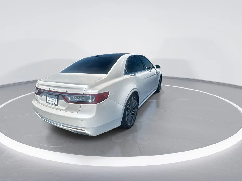 Used 2017 White Lincoln Select image 8