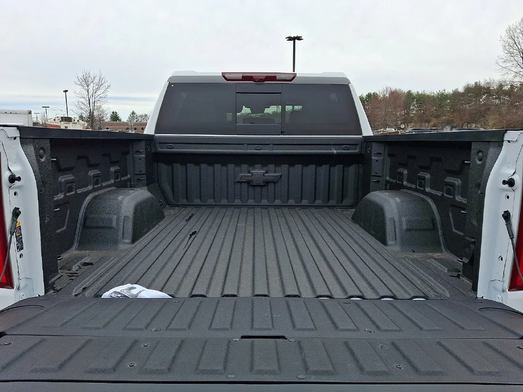 New 2026 Summit White Chevrolet ZR2 image 21