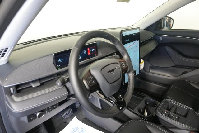 New 2026 Shadow Black Ford Select image 20
