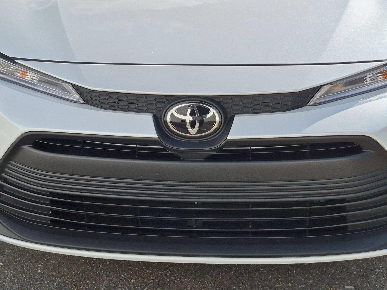 Used 2026 Wind Chill Pearl Toyota LE image 13