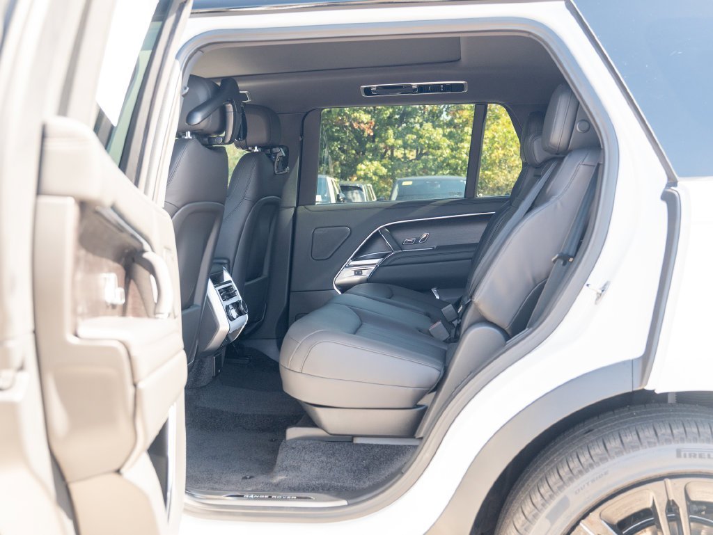New 2027 Fuji White LAND ROVER  image 20
