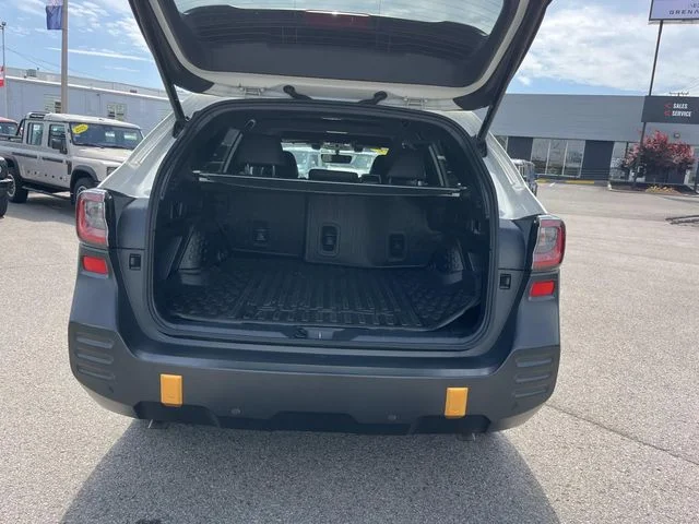 Used 2022 White Subaru Wilderness image 12