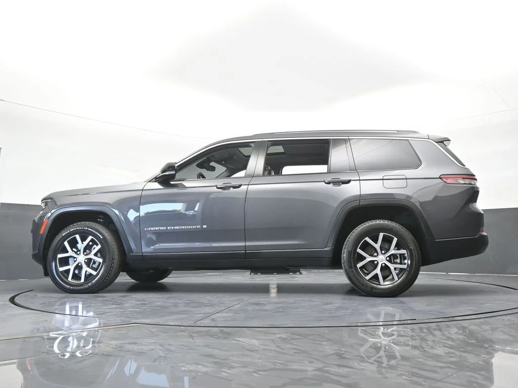 Used 2023 Baltic Gray Metallic Clearcoat Jeep Limited image 62