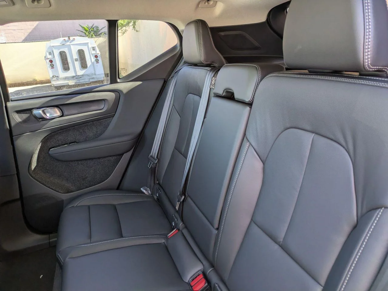 2026 Volvo XC40 Ultra - Photo 11