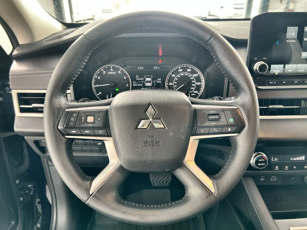 Used 2024  Mitsubishi SE image 11