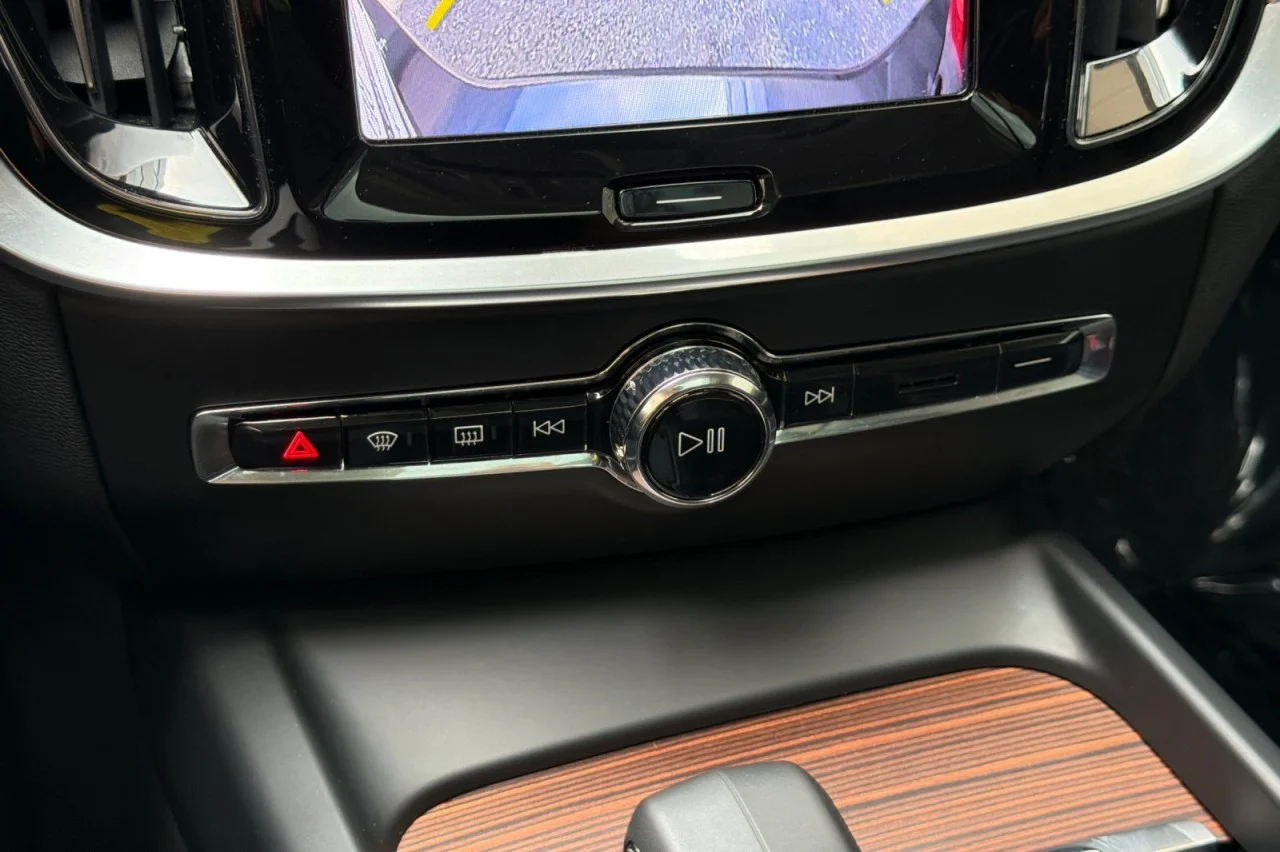 Used 2025 GREY Volvo Plus image 20