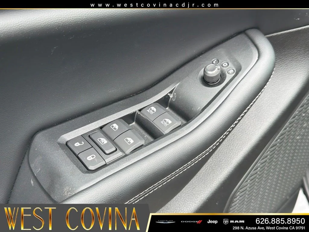 New 2026 Diamond Black Crystal Pearlcoat Jeep Altitude image 18