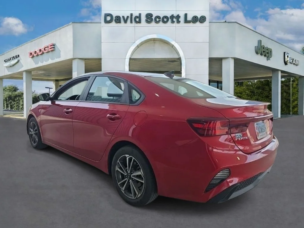 Used 2023 Red Kia LXS image 3