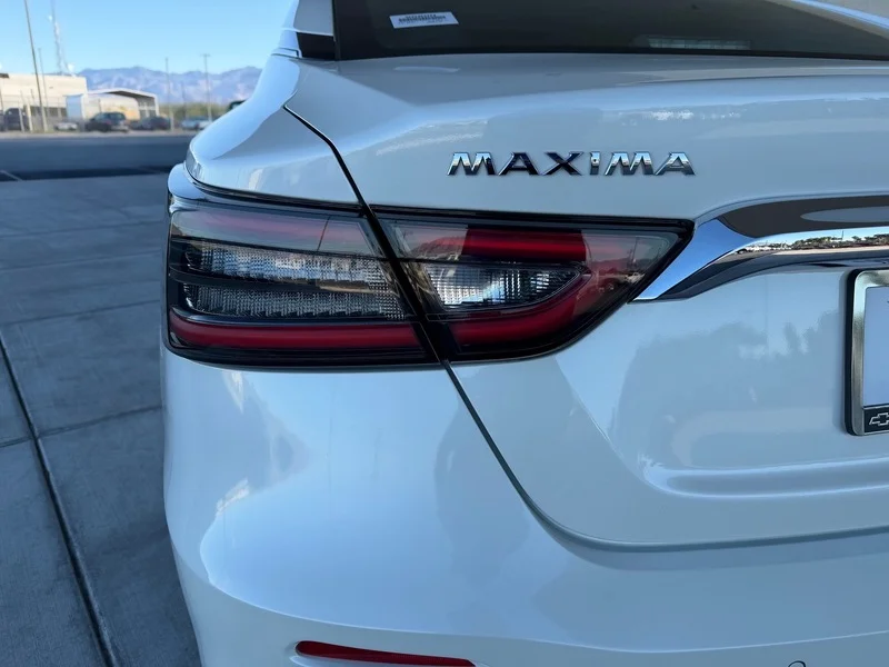 Used 2019 Pearl White Trico Nissan Platinum image 26