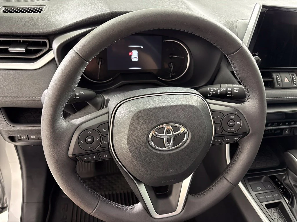Used 2025 Silver Toyota XLE Premium image 30