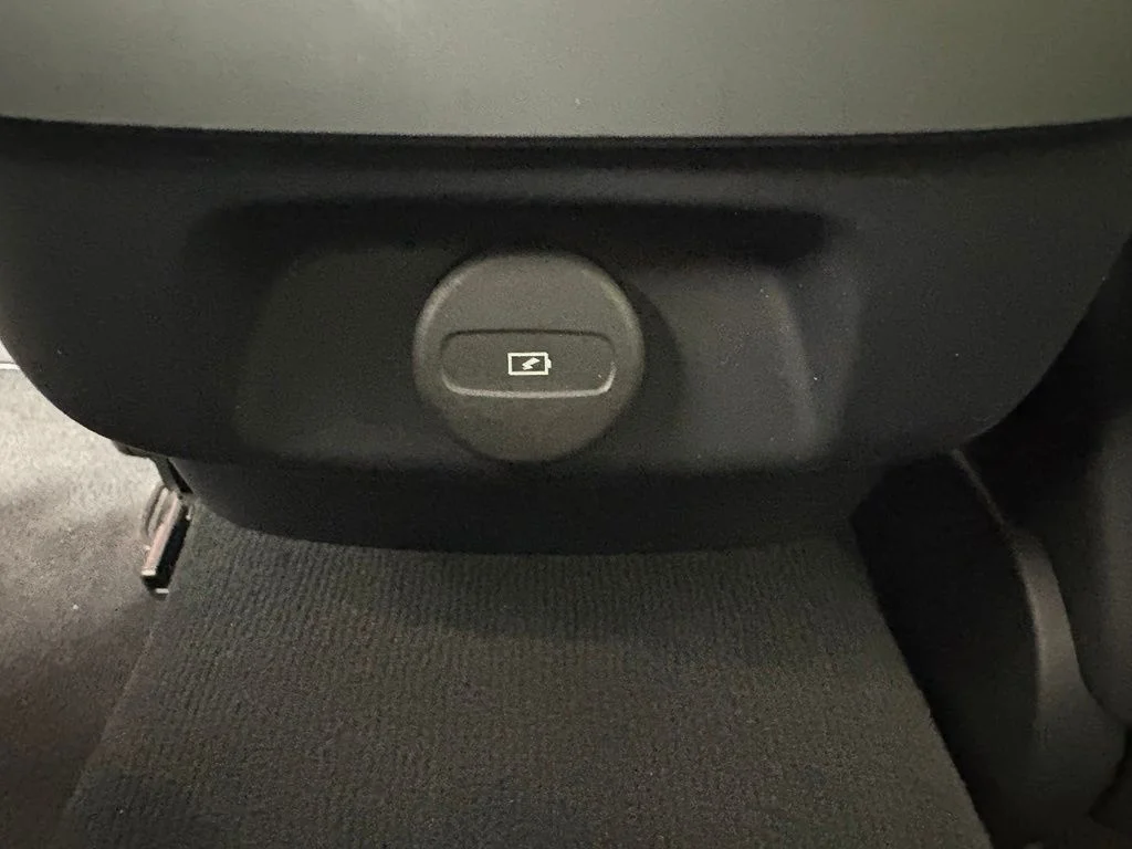 Used 2025 Gray Volvo B5 Plus image 39