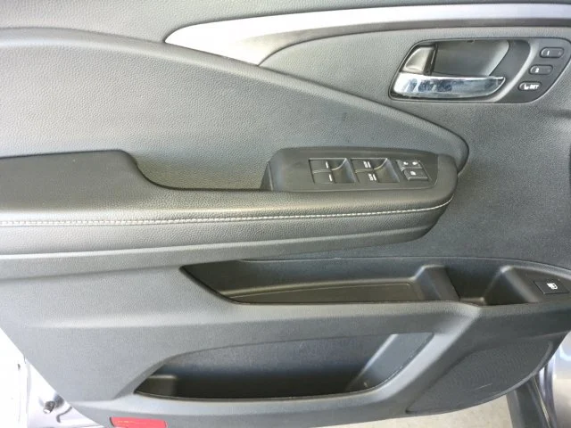 Certified Used 2023 Modern Steel Metallic Honda AWD RTL image 53