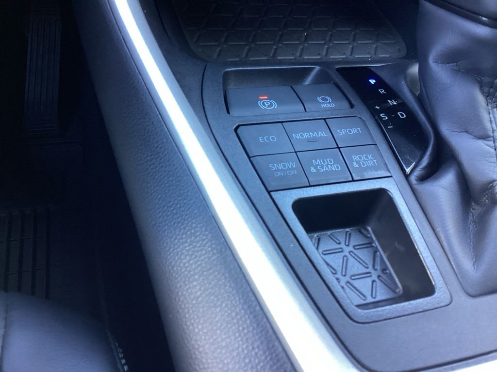 Certified Used 2025 Silver Toyota XLE Premium image 18