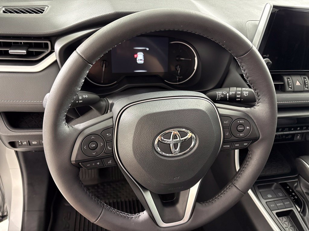 Used 2025 Silver Toyota XLE Premium image 30