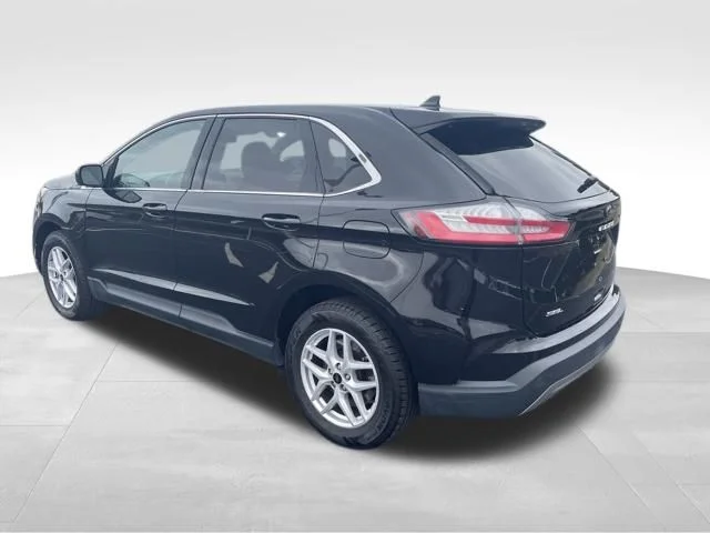 Used 2024 Black Ford SEL image 3