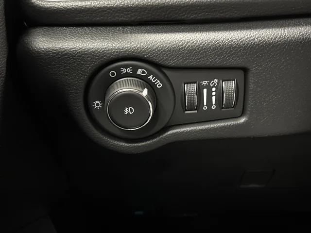 New 2026 Red Hot Pearl-Coat Exterior Paint Chrysler Select image 24