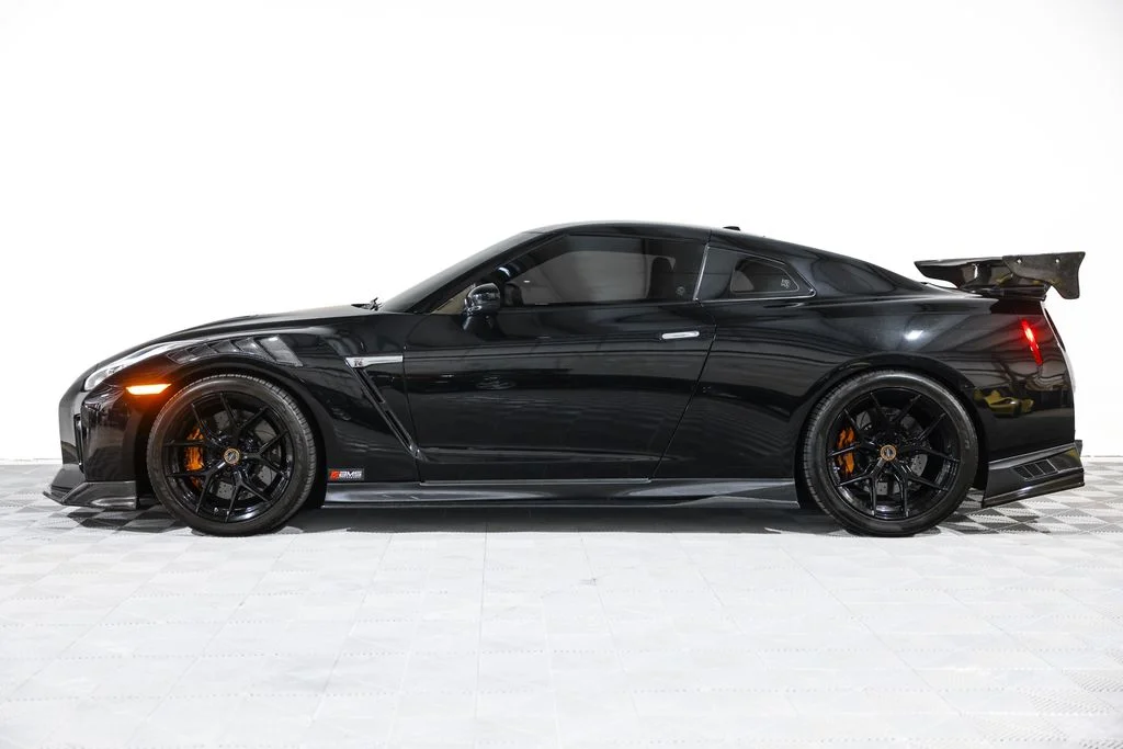 Used 2017 Black Nissan Premium image 17