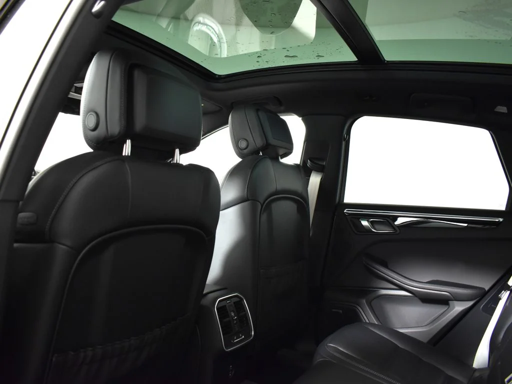 2026 Porsche Macan - Photo 37