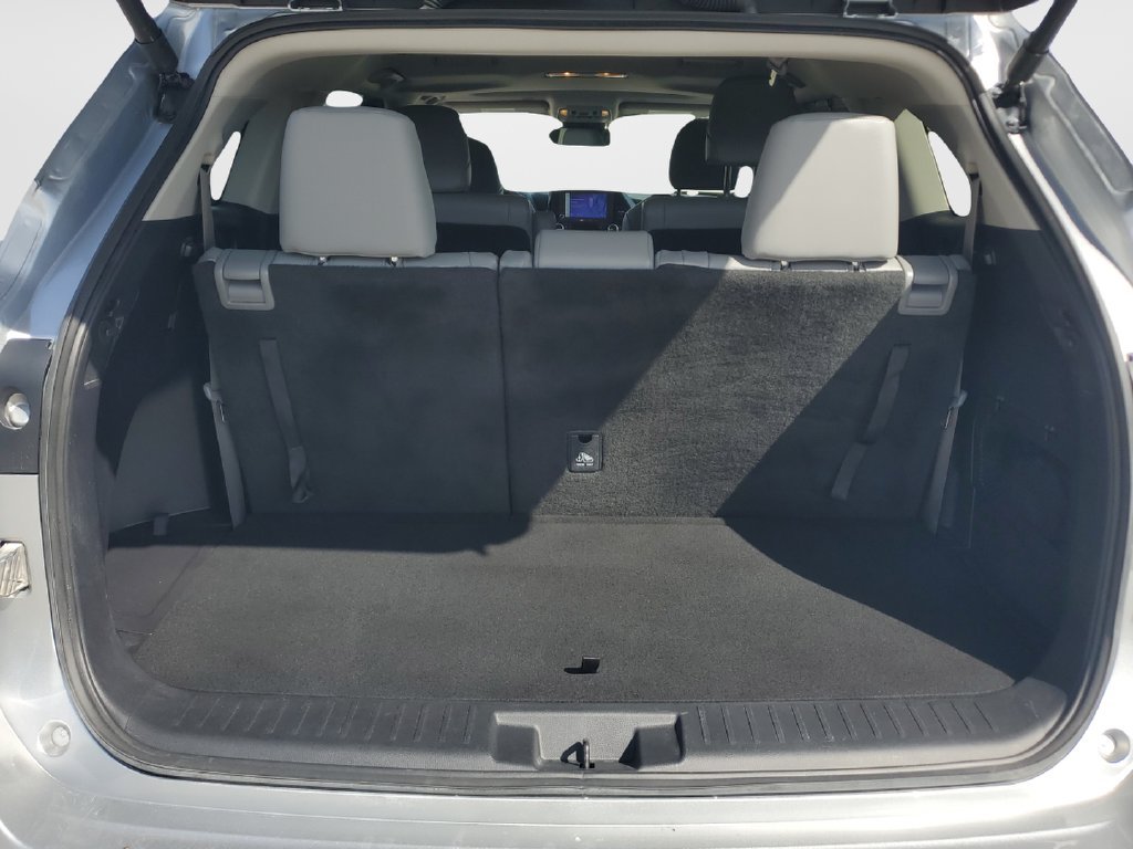 Used 2025 Silver Toyota XLE image 9