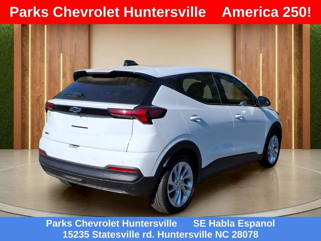 New 2027 Summit White Chevrolet LT image 31