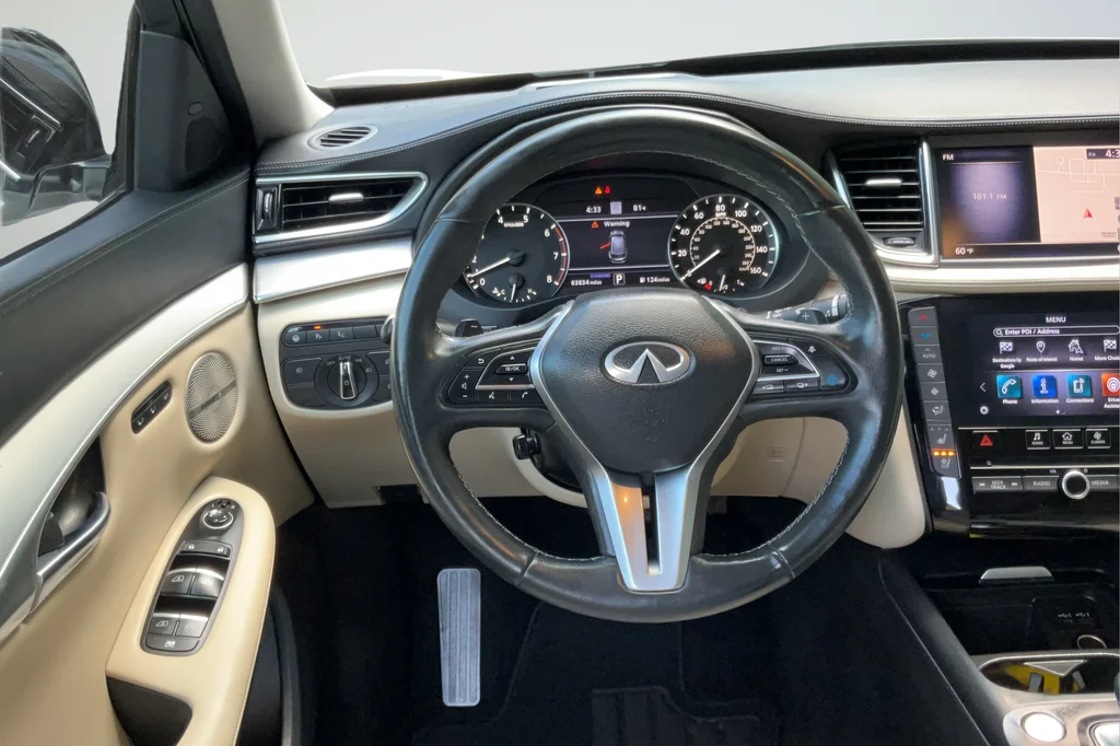 Used 2021 White INFINITI Sensory image 15