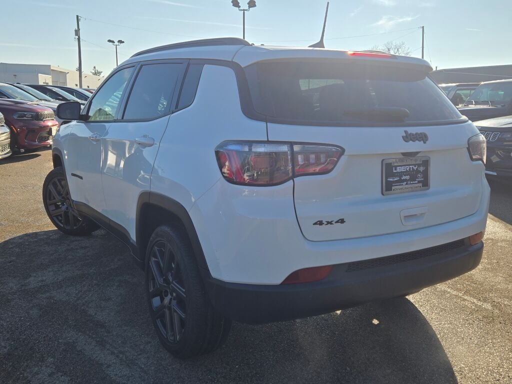 New 2026 Bright White Clear-Coat Exterior Paint Jeep Latitude image 15