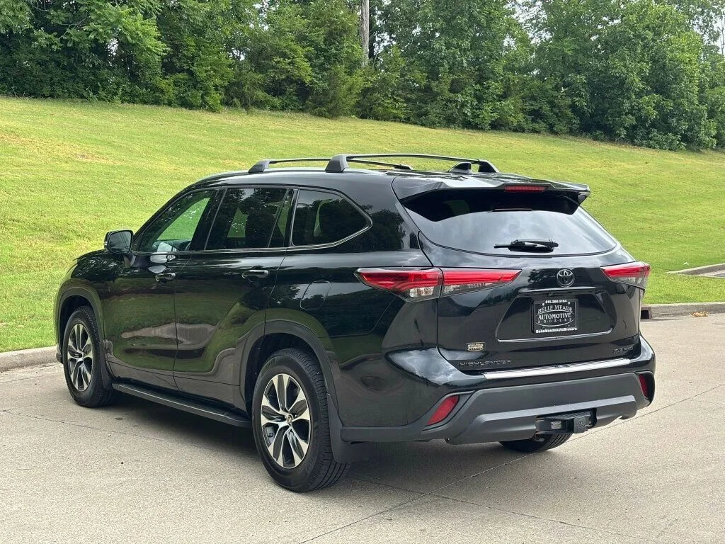 Used 2022 Black Toyota XLE image 16