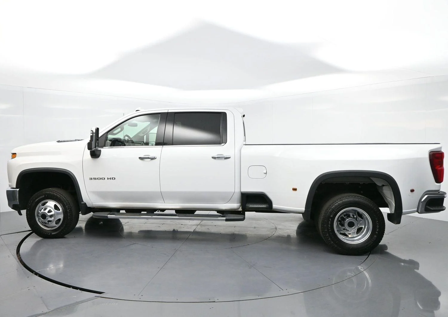Used 2022 Summit White Chevrolet LTZ image 4