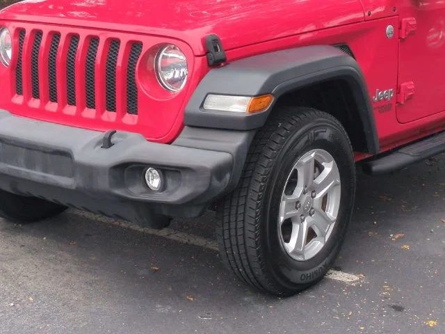 Used 2018 Red Jeep Unlimited Sport S image 9