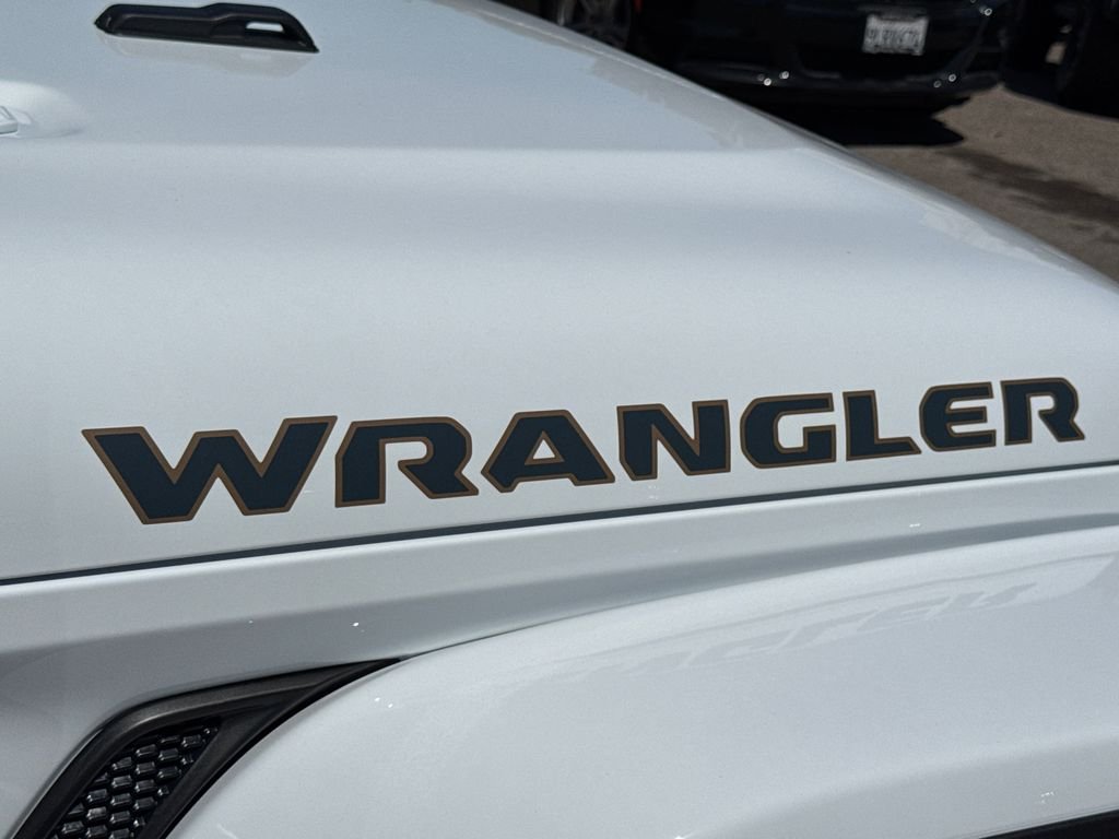 New 2026 Bright White Clear-Coat Exterior Paint Jeep 85th Anniversary Edition image 10