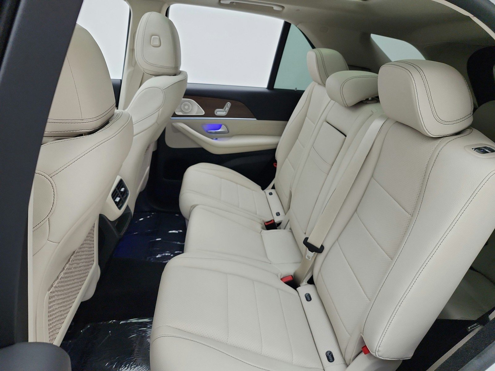 Used 2024 Polar White Mercedes-Benz GLE 450 4MATIC® SUV image 16