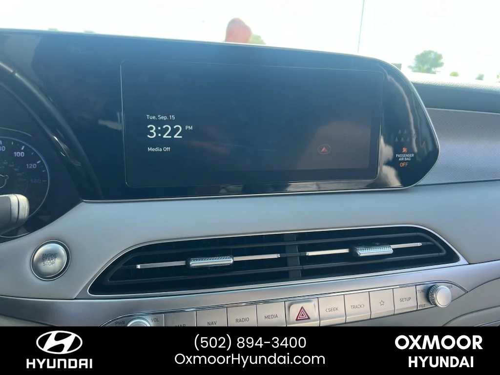 Used 2020 Hyper White Hyundai SEL image 9