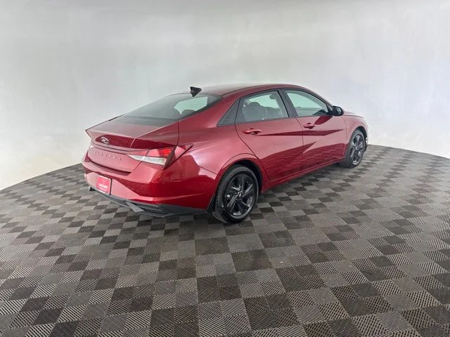 Used 2023 Red Hyundai SEL image 5