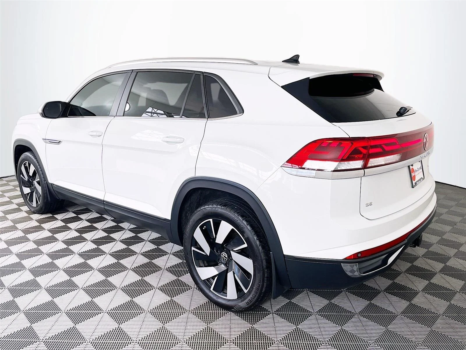 Used 2024 Pure White Volkswagen 2.0T SE w/Technology image 6