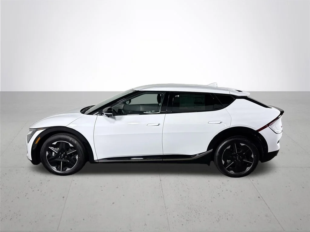 New 2026 Glacial White Pearl Kia WIND image 9
