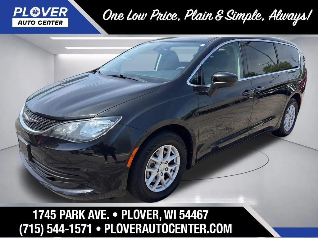 Used 2017 Brilliant Black Crystal Pearlcoat Chrysler Touring image 1