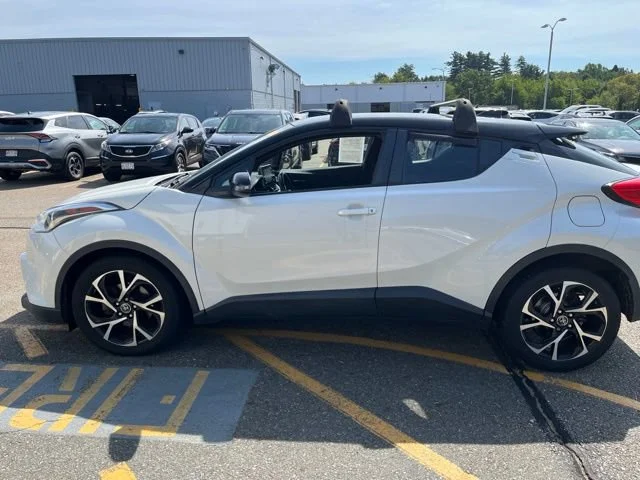 Used 2019 Blizzard Pearl w/Black Roof Toyota XLE image 6