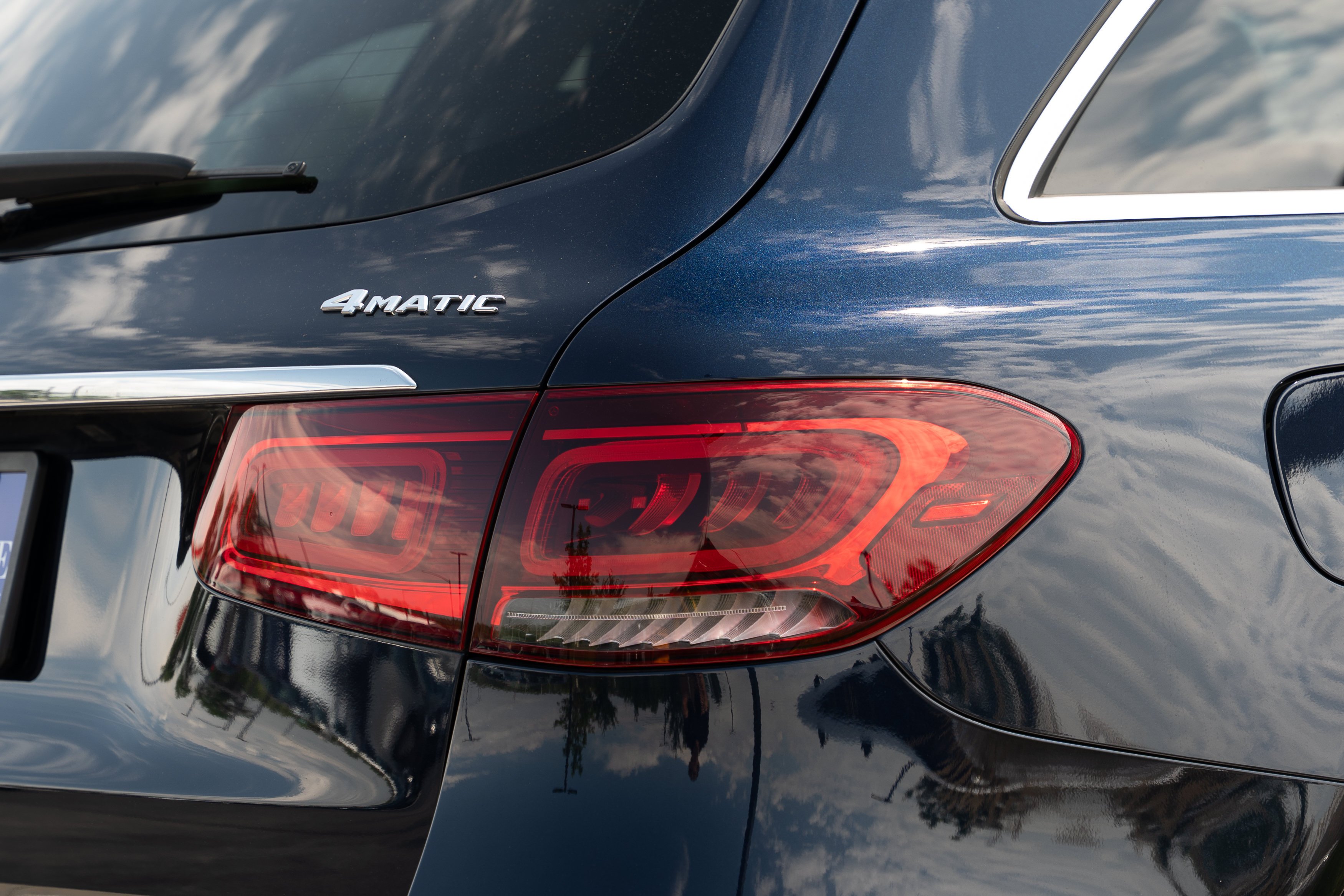 Used 2020 Lunar Blue Metallic Mercedes-Benz GLC 300 image 27
