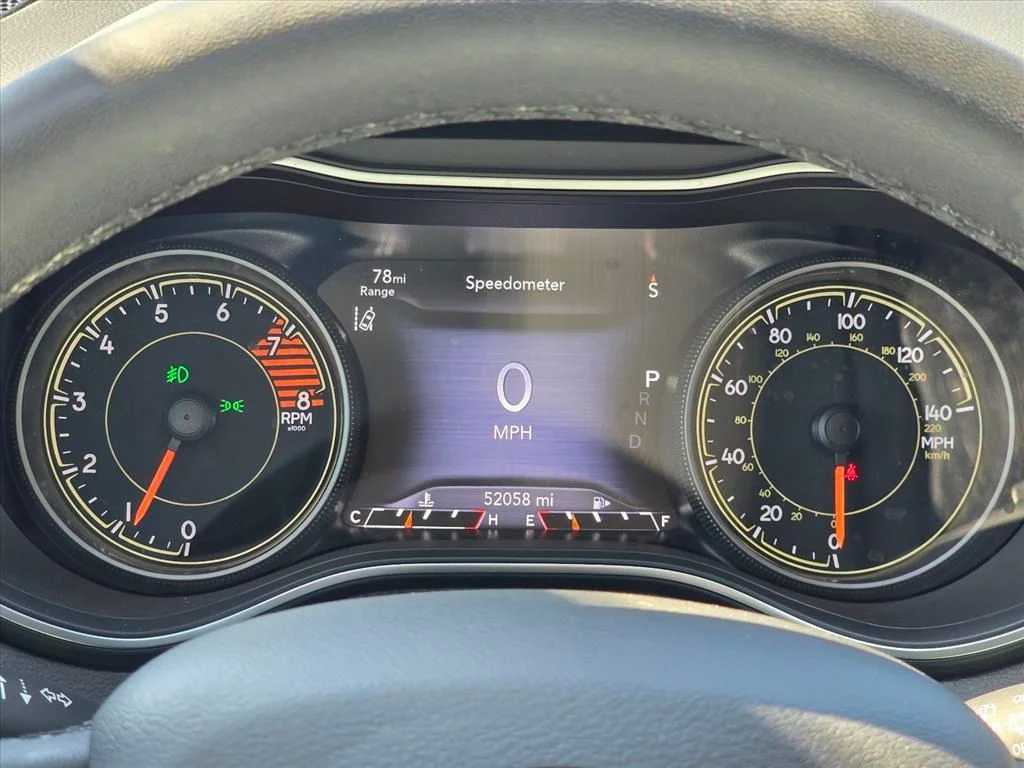 Used 2022 Gray Jeep Latitude Lux image 6
