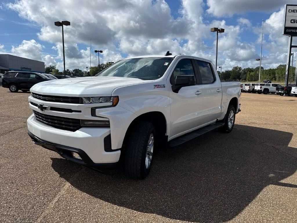 Used 2019 Beige Chevrolet RST image 3