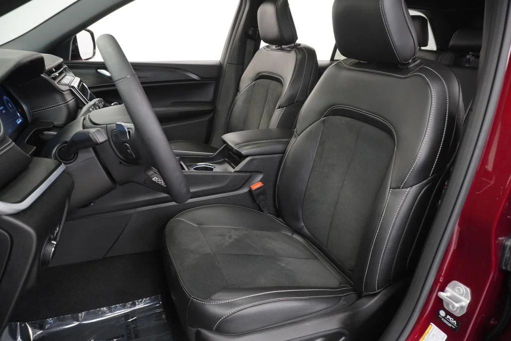 Used 2025 Red Jeep Altitude X image 16