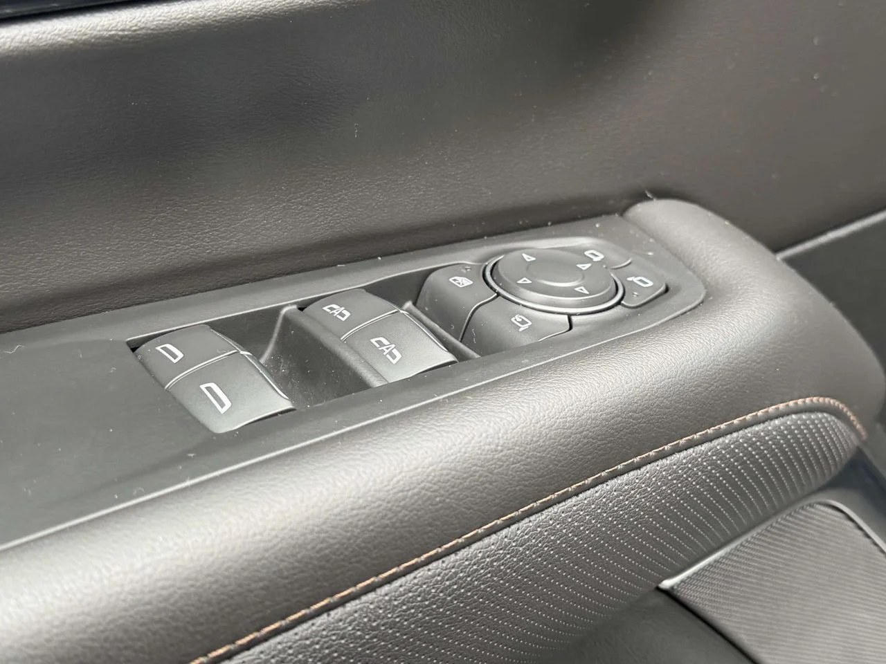 Used 2025 Black Chevrolet High Country image 16