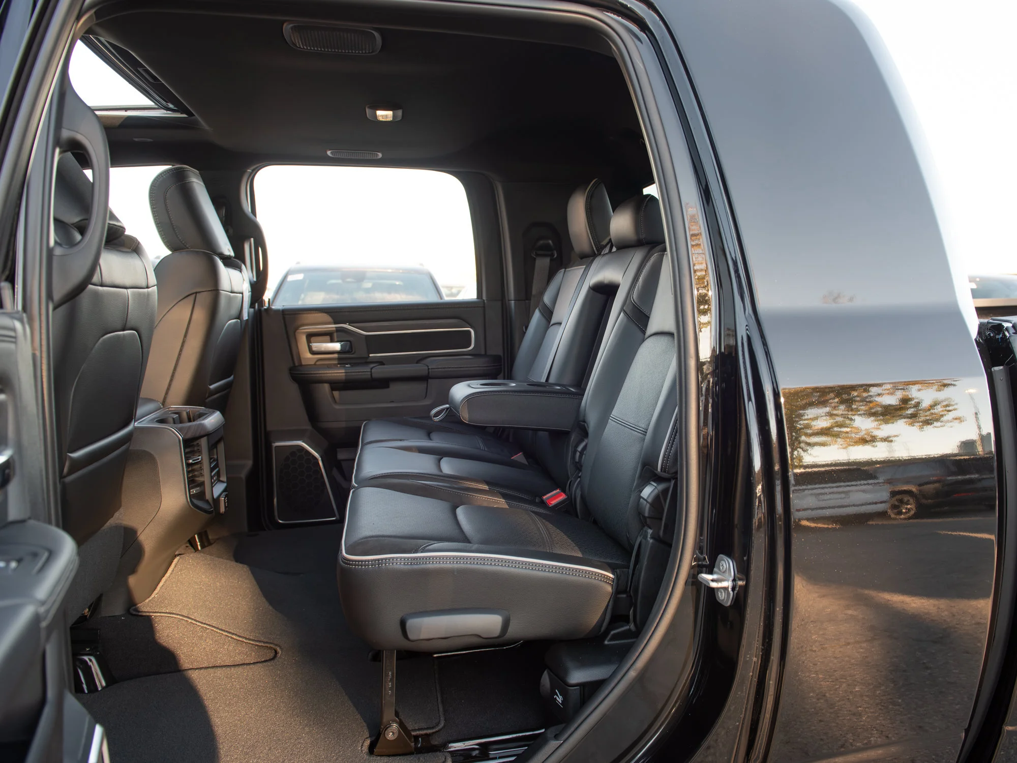 New 2027 Black RAM Laramie Night* Mega Cab 4x4, Sunroof, Heated Leather, 5th Wheel Prep image 26