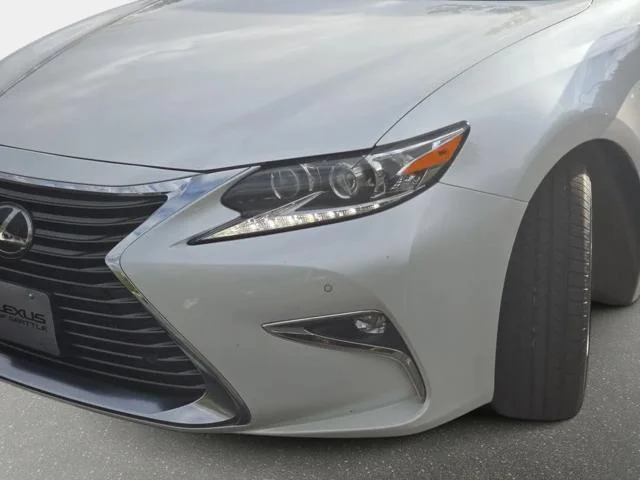Used 2016 White Lexus 350 image 32